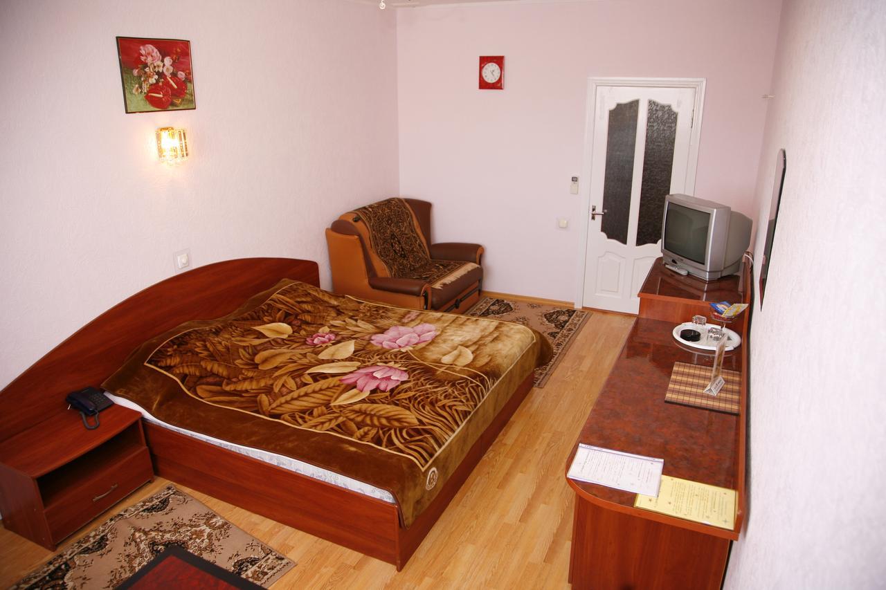 Anzhelina Hotel Kherson Exterior photo